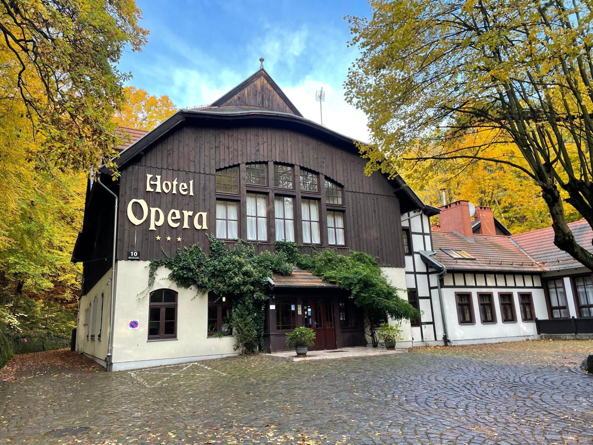 Opera Hotell 3*