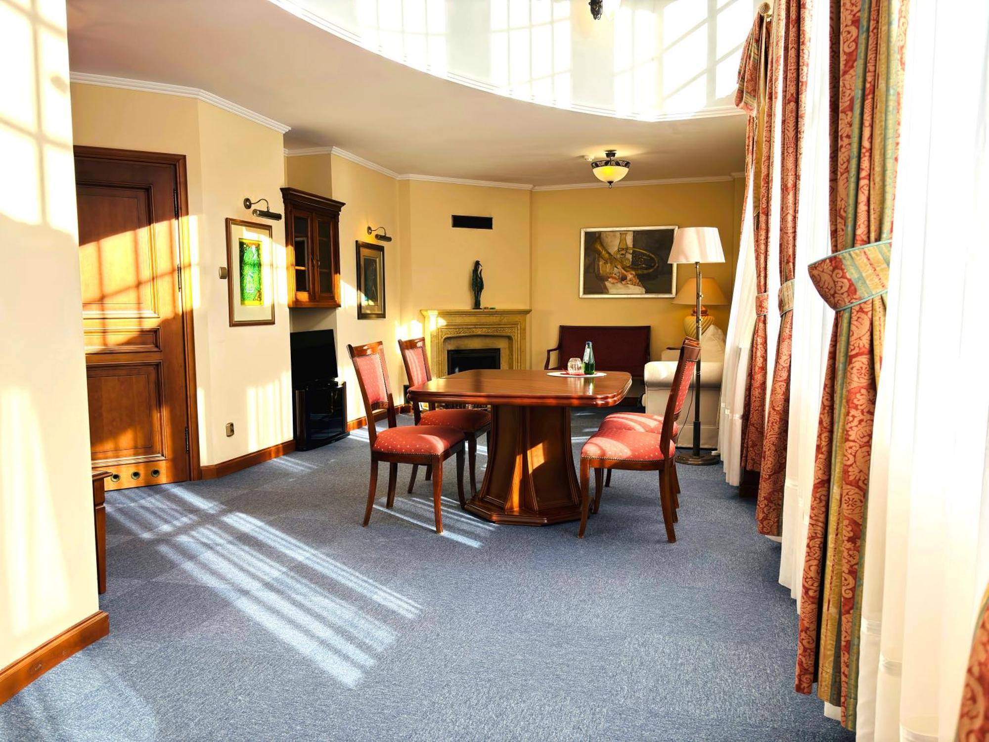 Opera Hotell