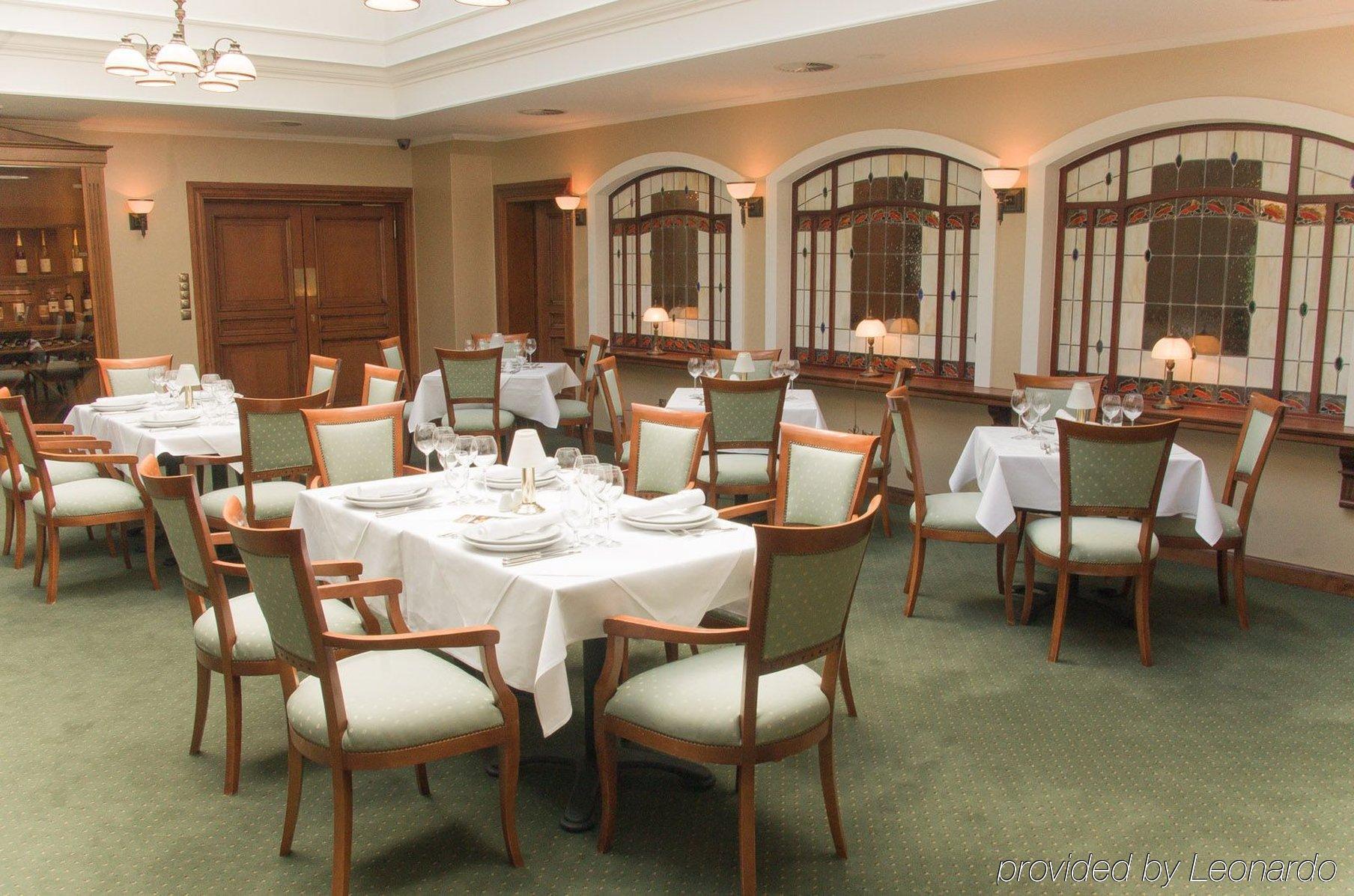 Opera Hotell 3*